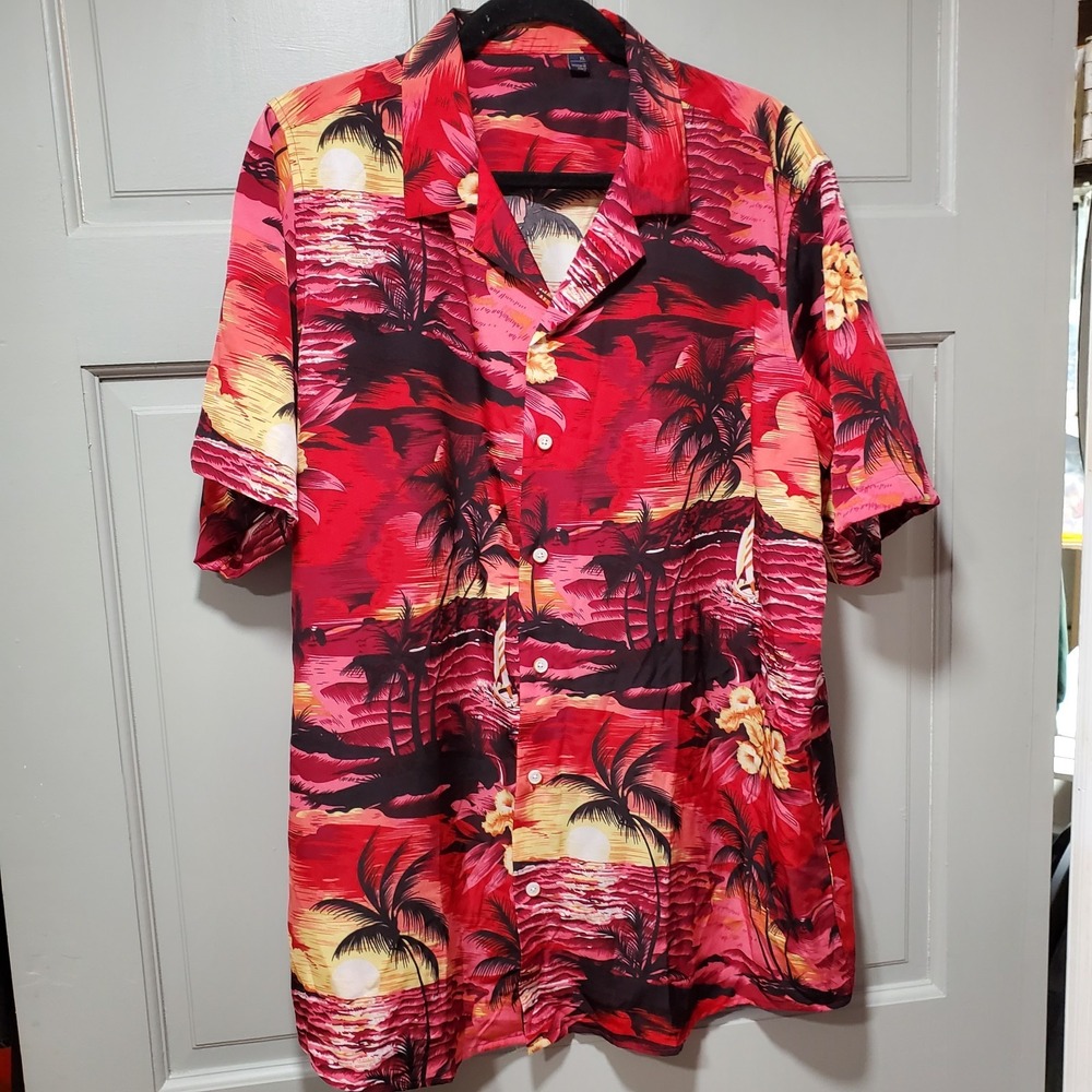Men's Button Up Hawaiian Shirt XL Short Sleeves Designed in Italy Resort casual